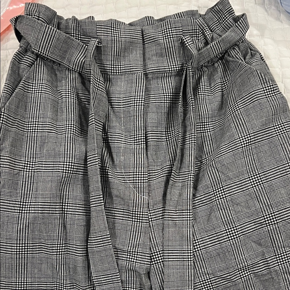 H&M Black and White Plaid Paperbag Waist Pants